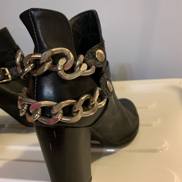 Town Shoes Booties with back heel chain - size 7.5 - Picture 6 of 6